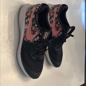 Nike Women's Floral Black Running Shoes